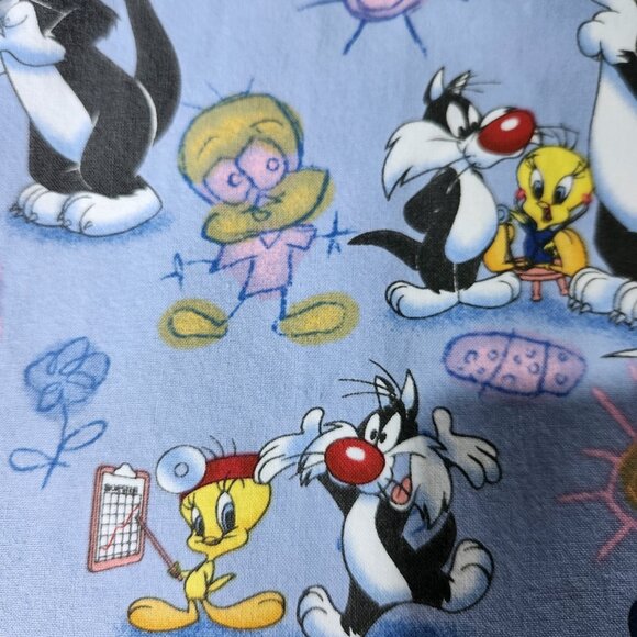 Looney Tunes Tweety Sylvester Scrub Top Womens SM? Measurements in Description - Picture 11 of 16